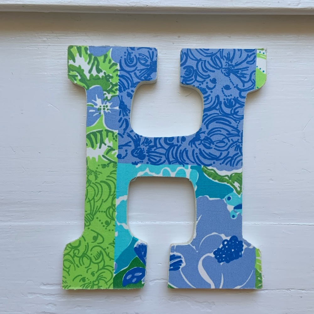 Lilly Pulitzer wall or door decor.